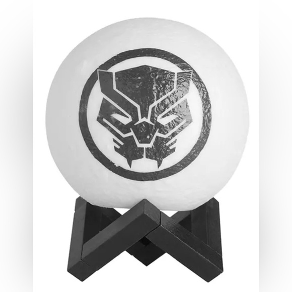 NIB Marvel Black Panther Icon Multi-Color Moon Lamp - Picture 6 of 9